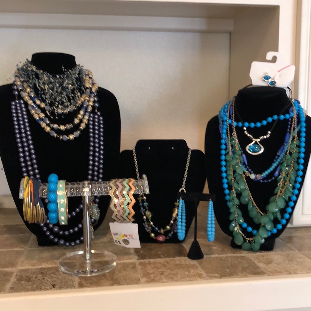 Lot of blue jewelry